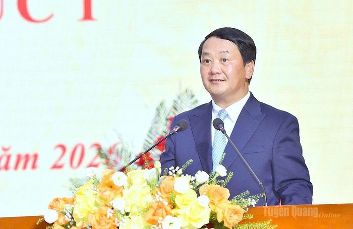 Đồng chí Bí thư Tỉnh ủy Hầu A Lềnh phát biểu tại buổi lễ.