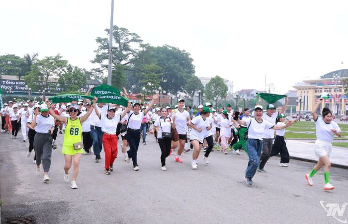  Các vận động viên, võ sinh tham gia chạy marathon hưởng ứng Chương trình toàn dân tập luyện thể dục thể thao năm 2026. 