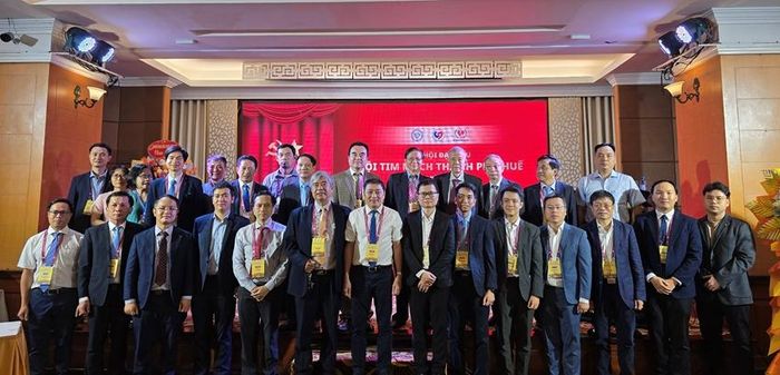  Các thành viên Ban chấp hành Hội Tim mạch thành phố Huế nhiệm kỳ 2025 - 2030 ra mắt đại hội