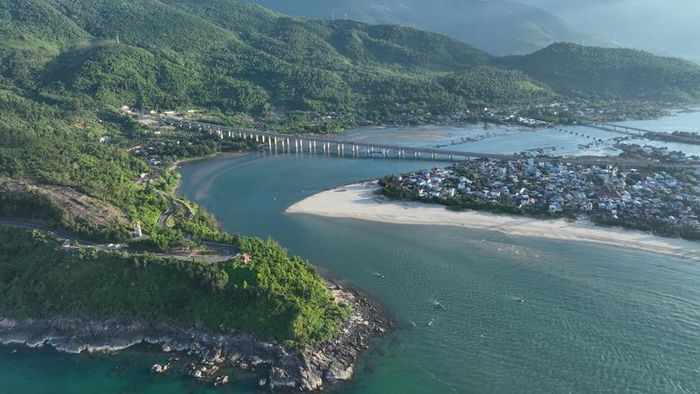 Vịnh đẹp Lăng Cô cần được lan tỏa nhiều hơn nữa