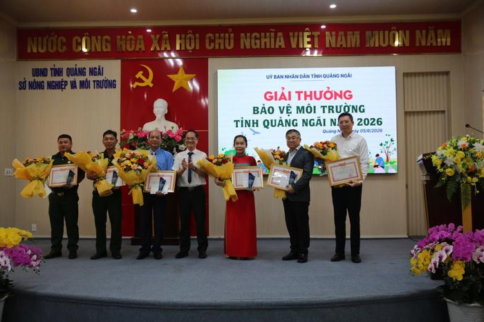 Các cá nhân, đơn vị tiêu biểu được vinh danh tại Giải thưởng Bảo vệ môi trường tỉnh Quảng Ngãi năm 2026.