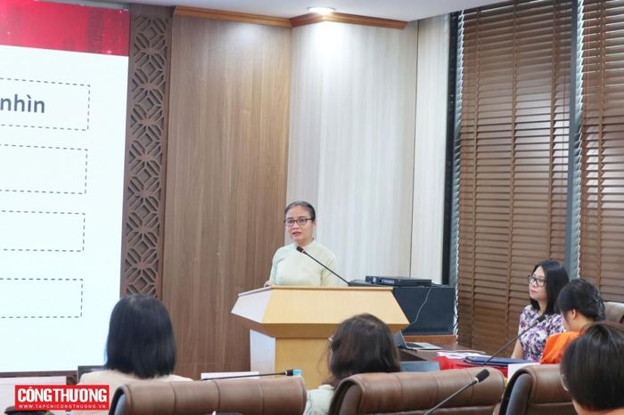 TS. Nguyễn Thị Vân Hà, Tổng Thư ký Hiệp hội VALOMA thông tin về kết quả phát triển 5 năm qua của Hiệp hội