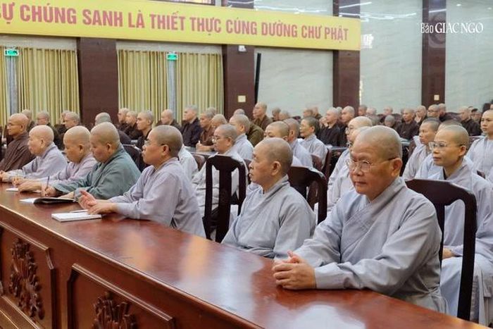 Đông đảo chư Ni cũng có mặt tham dự buổi thuyết giảng