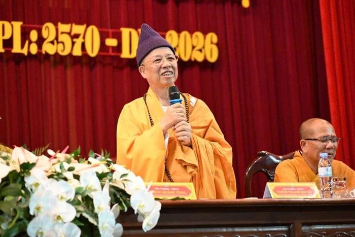 Hòa thượng Thích Thanh Quyết sách tấn hành giả an cư