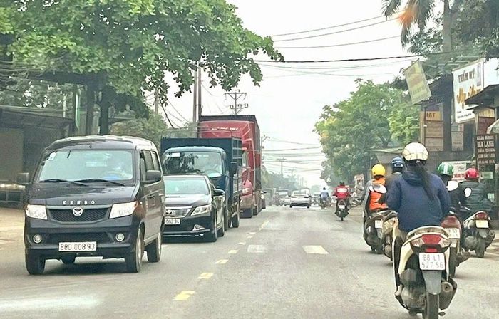 Lưu lượng phương tiện tham gia giao thông trên tuyến QL2 đoạn Vĩnh Yên - Việt Trì ngày càng tăng, nhất là sau khi sáp nhập tỉnh Vĩnh Phúc với Phú Thọ và Hòa Bình.