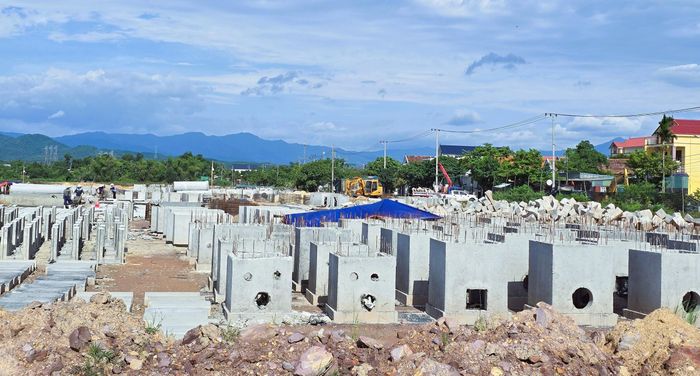 Dự án Khu vực 1 tái định cư phường Đồng Sơn cùng với hai dự án tại phường Ba Đồn và xã Quảng Trạch là ba dự án khu TĐC phục vụ GPMB Dự án đường sắt tốc độ cao trên trục Bắc - Nam đầu tiên tại tỉnh Quảng Trị khởi công vào tháng 8/2025.