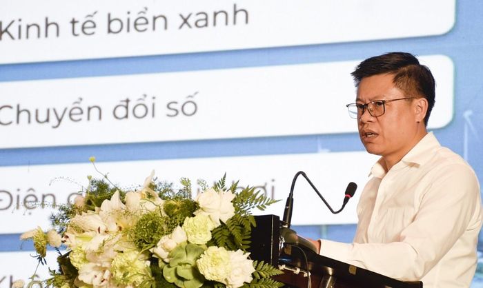 Cục trưởng Cục Biển và Hải đảo Việt Nam Nguyễn Quốc Toản thông tin tại hội thảo.