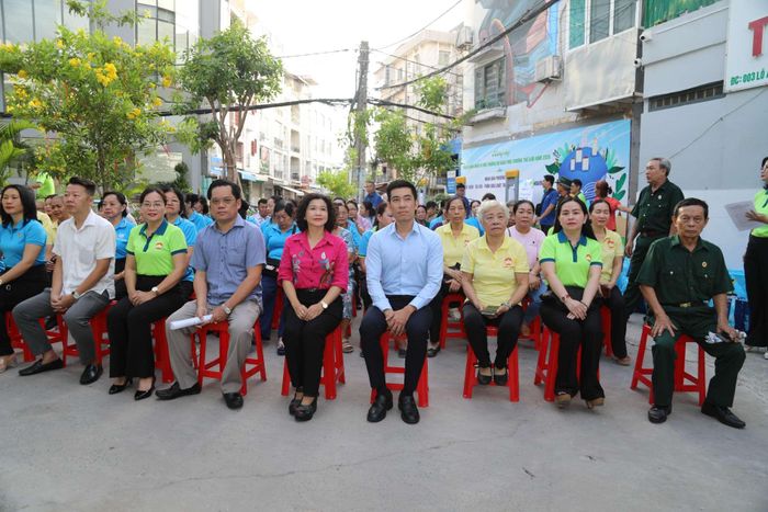 Lãnh đạo Đảng ủy, UB MTTQ, UBND phường và đại diện các đoàn thể xã hội, hội viên Người Cao tuổi, Cựu Chiến binh đến dự Lễ