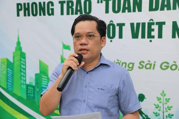 Ông Trần Công Hậu – Đảng ủy viên, Phó Chủ tịch UBND phường Sài Gòn phát biểu tại buổi Lễ