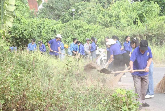Cùng thời điểm, các xã, phường trên địa bàn thành phố cũng đồng loạt tổ chức nhiều hoạt động hưởng ứng với sự tham gia của đông đảo cán bộ, đoàn viên, hội viên và người dân.