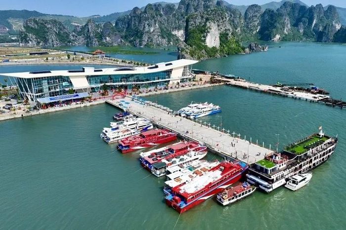 Kinh tế biển Việt Nam đang đứng trước nhiều cơ hội phát triển lớn nhưng vẫn bị kìm hãm bởi các điểm nghẽn về thể chế. Ảnh: Tùng Đinh