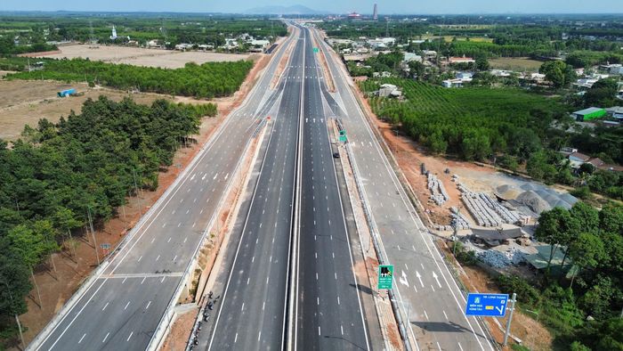 Việc tập trung nguồn lực cho công trình giao thông chiến lược được kỳ vọng sẽ góp phần tháo gỡ điểm nghẽn hạ tầng, tăng cường kết nối vùng và thúc đẩy phát triển kinh tế - xã hội. Ảnh: Văn Dũng