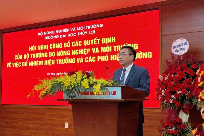 Thứ trưởng Bộ Nông nghiệp và Môi trường Nguyễn Quốc Trị phát biểu.