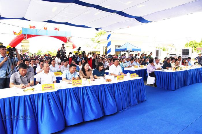 Đại diện lãnh đạo thành phố Hải Phòng; các đại biểu, người dân và du khách dự sự kiện. Ảnh: Mekong ASEAN.