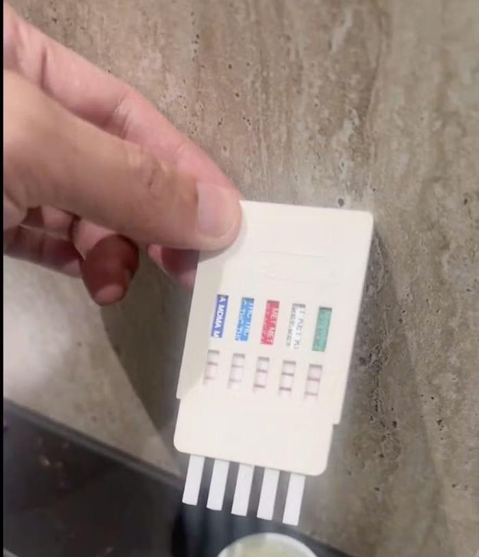 Ca sĩ Duy Mạnh đăng tải hình ảnh tự test ma túy tại nhà cho kết quả âm tính