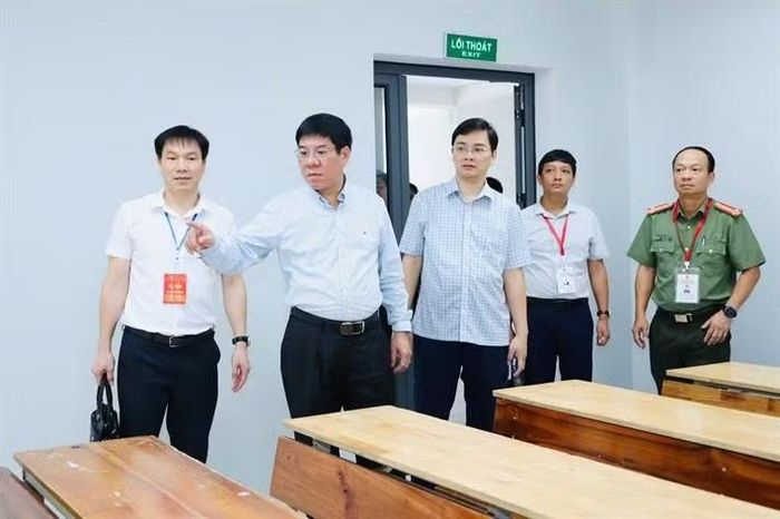 Đoàn công tác của Bộ GD&amp;ĐT kiểm tra công tác chuẩn bị thi tốt nghiệp THPT tại các địa phương.