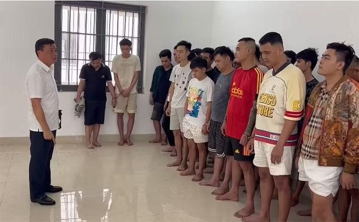 Đại tá Lê Văn Hóa - Phó Giám đốc Công an tỉnh Quảng Trị trực tiếp chỉ đạo công tác phá án tại Lào. Ảnh: Trần Tuấn.