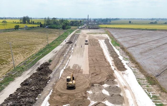 Việc phải huy động đủ 3,44 triệu m3 cát cho dự án trước tháng 8/2026 là rất khó khăn