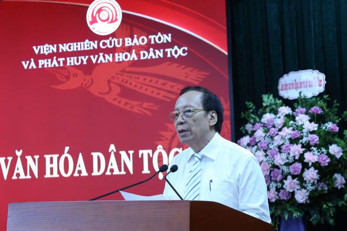 Trong bài đề dẫn hội thảo, NSND Lê Tiến Thọ đề xuất nên có tên đường mang tên GS Hoàng Chương.