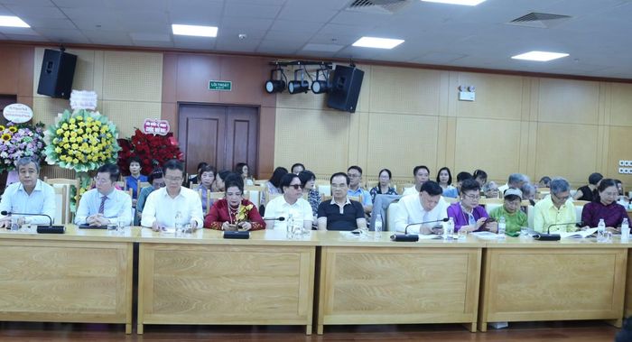 Đông đảo chuyên gia, nhà nghiên cứu, quản lý tham gia hội thảo.