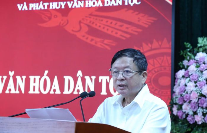 Theo PGS.TS.Nhạc sĩ Đỗ Hồng Quân, hiện nay, GS Hoàng Chương là 1 trong 6 người thuộc giới văn học nghệ thuật được Đảng, Nhà nước tặng danh hiệu Anh hùng lao động thời kỳ Đổi mới.