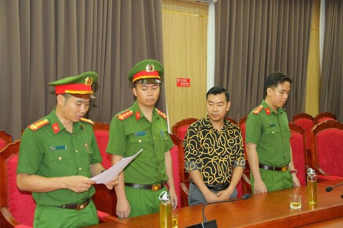 Bắt tạm giam Nguyễn Đức Giang - Giám đốc Công ty cổ phần đầu tư xây dựng Uy Long. Ảnh: Thanh Tuấn