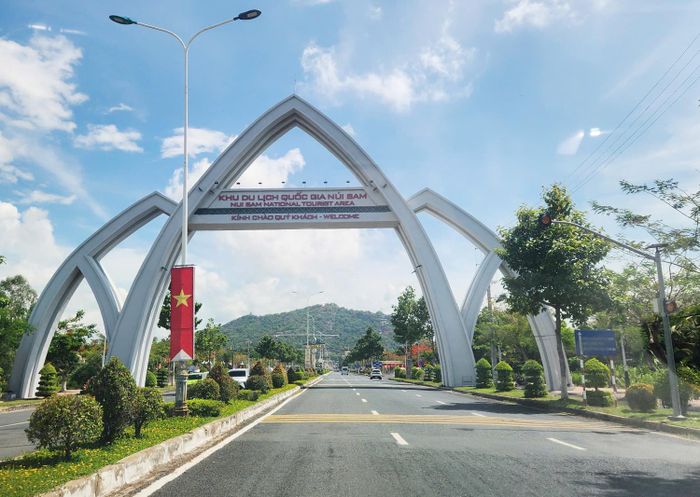 Khu du lịch Quốc gia Núi Sam. Ảnh: Duy Khang.