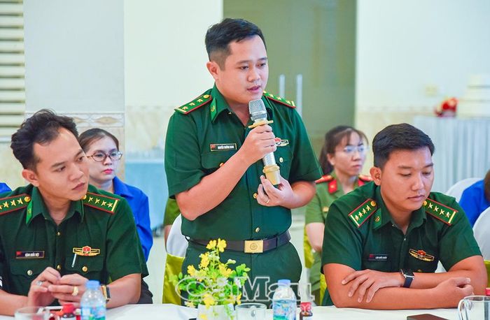  Trung úy Nguyễn Trường Minh, Phó Đội trưởng Vận động quần chúng, Phó Bí thư Chi đoàn Đồn Biên phòng Hòn Khoai, chia sẻ về quyết tâm của người chiến sĩ trẻ trong bảo vệ chủ quyền thiêng liên của dân tộc.