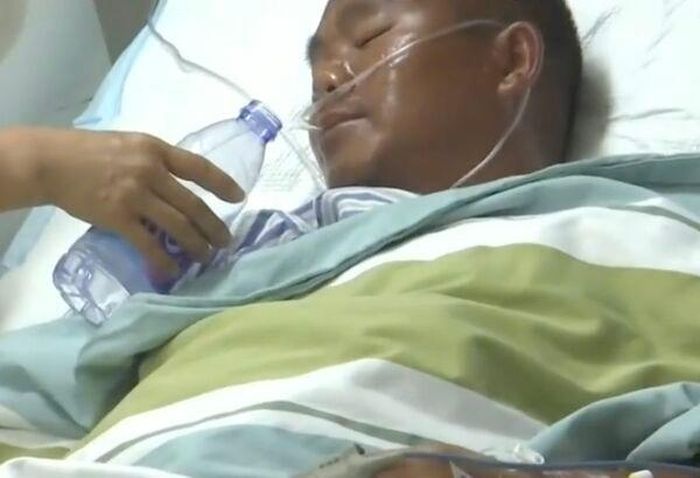 Ông Tần được chăm sóc tại bệnh viện.