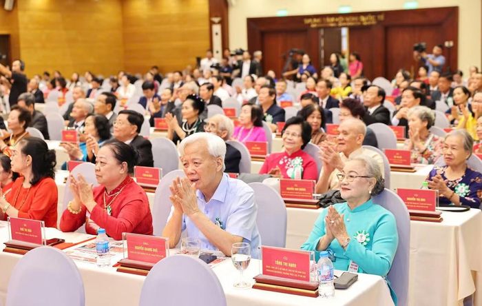 Các đại biểu tham dự chương trình.
