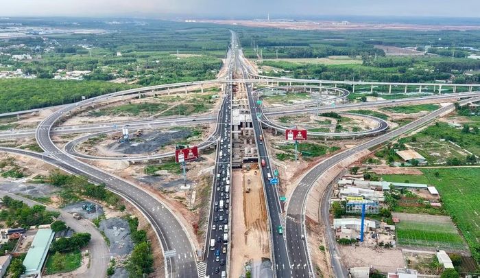 Nút giao Long Thành kết nối cao tốc Biên Hòa - Vũng Tàu và cao tốc TPHCM - Long Thành - Dầu Giây.