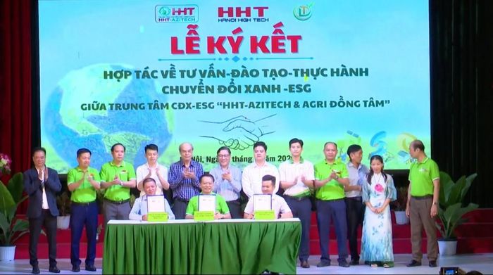 Lễ ký kết Hợp tác về tư vấn - đào tạo - thực hành chuyển đổi xanh - ESG - cung cấp nguồn nhân lực giữa Trường Cao đẳng Công nghệ cao Hà Nội với các doanh nghiệp trong khuôn khổ hội thảo.