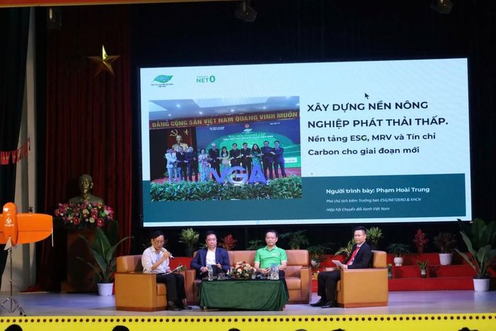 Ông Phạm Hoài Trung, Phó Chủ tịch kiêm Trưởng ban Công nghệ và ESG/Net Zero của VGA chia sẻ tại hội thảo.