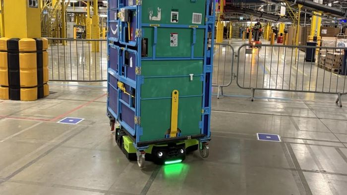 Robot Proteus nguyên bản của Amazon đã được triển khai tại 25 trung tâm phân phối ở Mỹ. Ảnh: Sawdah Bhaimiya.