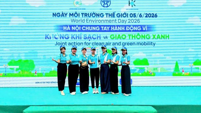 Cán bộ, giáo viên, nhân viên Trường Mầm non Ánh Sao tham dự chương trình. Ảnh PV.