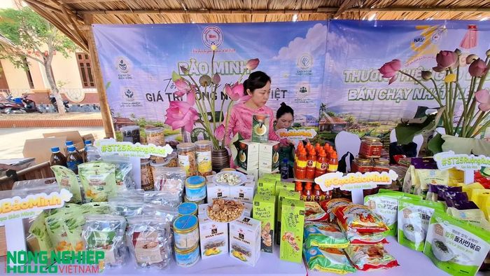 Các sản phẩm của Bảo Minh được chế xuất từ sản phẩm nông nghiệp hữu cơ góp mặt tại Ngày hội (ảnh:Kim Huệ)