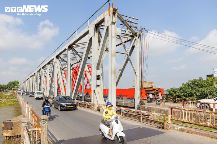 Sau khi cầu mới đi vào hoạt động, Hà Nội dự kiến sẽ tháo dỡ cầu Đuống cũ để giải quyết điểm nghẽn giao thông đường thủy trên sông Đuống và đồng bộ hóa hệ thống hạ tầng giao thông khu vực phía Đông Bắc Thủ đô.