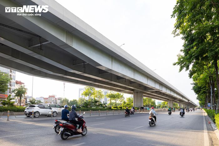 Về lâu dài, Ban Duy tu các công trình hạ tầng giao thông đề xuất triển khai dự án sửa chữa tổng thể hệ thống gối cầu trên toàn tuyến Vành đai 3 trên cao đoạn Mai Dịch - cầu Thăng Long, đồng thời nghiên cứu áp dụng các giải pháp chống trượt tương tự mô hình đã triển khai trên đoạn Pháp Vân - Mai Dịch nhằm nâng cao độ ổn định trong khai thác. Đơn vị cũng kiến nghị Sở Xây dựng Hà Nội báo cáo Bộ Xây dựng và Ban Quản lý dự án Thăng Long để phối hợp đánh giá toàn diện nguyên nhân, từ đó rút kinh nghiệm trong công tác thiết kế, thi công và quản lý vận hành đối với các công trình cầu tương tự trong thời gian tới.