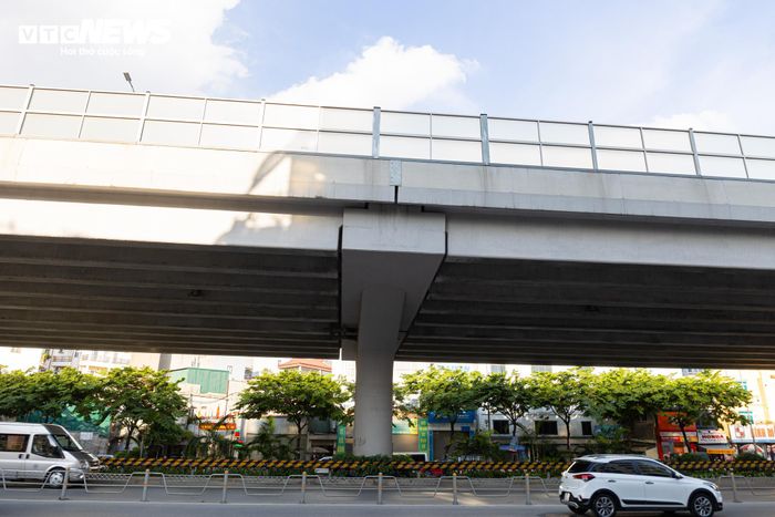 Trong quá trình kiểm tra, giám sát định kỳ tình trạng công trình, Công ty CP Công trình giao thông 2 Hà Nội - đơn vị quản lý và vận hành tuyến - đã phát hiện một số gối cầu tại các trụ P32, P44, P49 và P53 xuất hiện hiện tượng dịch chuyển, xô lệch so với vị trí thiết kế ban đầu.