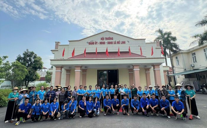 Các tổ chức đoàn thể xã hội tham gia lễ hưởng ứng ngày Môi trường thế giới. Ảnh: PV