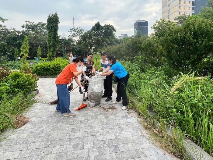 Công tác thu gom rác được triển khai nhanh chóng.