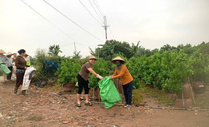 Mỗi hội viên nông dân là một “hạt nhân xanh” trong bảo vệ môi trường. Ảnh: Bảo Thoa