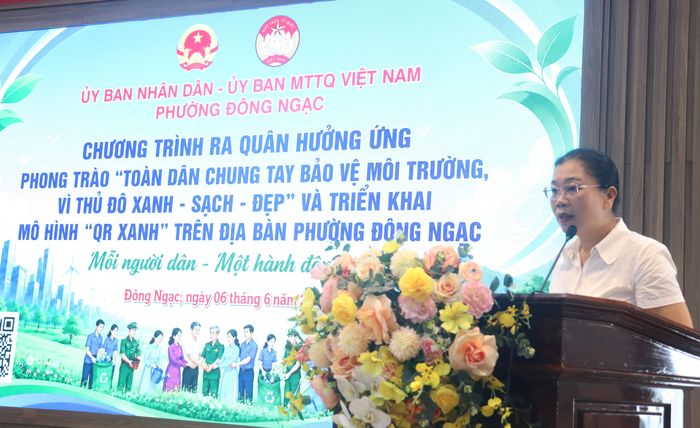 Chủ tịch Ủy ban Mặt trận Tổ quốc Việt Nam phường Đông Ngạc Nguyễn Thanh Nhàn phát động phong trào thi đua “Toàn dân chung tay bảo vệ môi trường, vì Thủ đô xanh - sạch - đẹp”. Ảnh: Trần Thảo