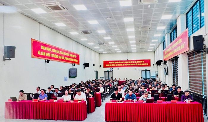 Lãnh đạo, cán bộ phường Phương Liệt tham gia hội nghị tập huấn. Ảnh: ND