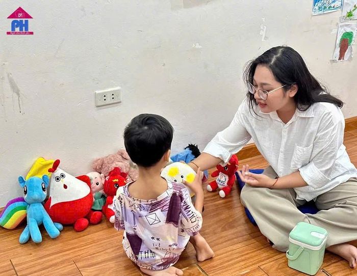 Những món quà nhân ngày Quốc tế Thiếu nhi 1/6 tại Ngôi nhà Bình yên của các em là những hoạt động nhỏ xinh nhưng đầy ắp tiếng cười.