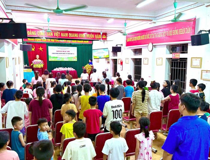 Thiếu nhi tham gia chương trình sinh hoạt hè tại địa phương. Các hoạt động cộng đồng, văn nghệ, thể thao và kỹ năng sống đang trở thành sân chơi bổ ích cho học sinh trong kỳ nghỉ hè. Ảnh:MK
