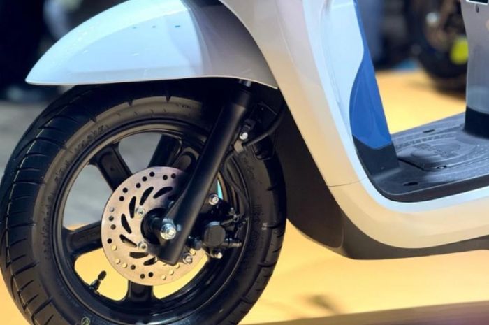 Scoopy còn mang đến cảm giác lái nhẹ nhàng và dễ làm quen.