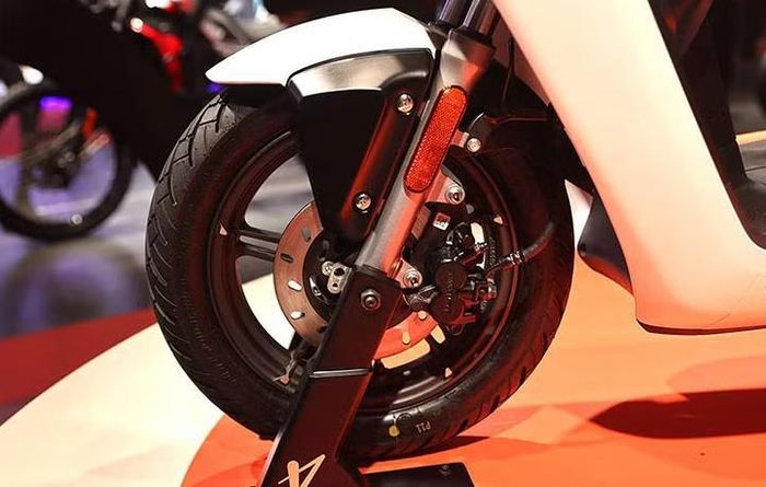 Vida Z được trang bị phanh đĩa cho bánh trước kết hợp phanh tang trống phía sau.