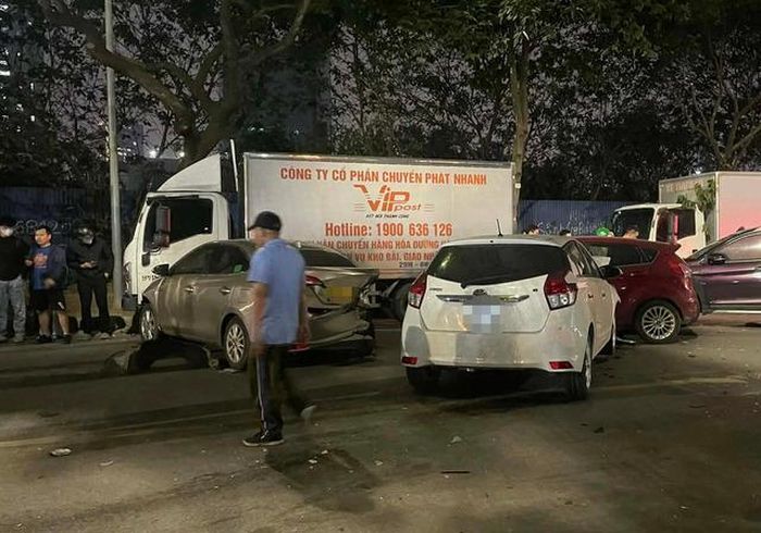 Hiện trường vụ tai nạn trên phố Nguyễn Chánh.