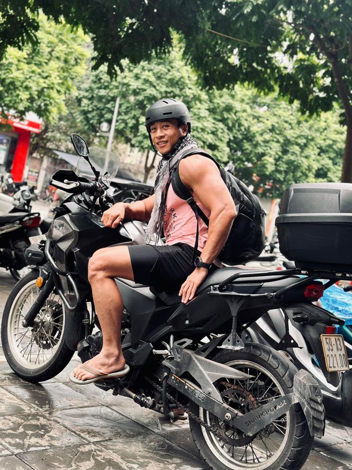 Linh Sơn mang theo xe máy, rong ruổi khám phá vẻ đẹp Tuyên Quang